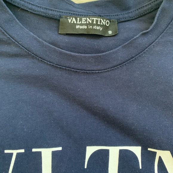 SOLD Designer t-shirt Valentino - Picture 2 of 3